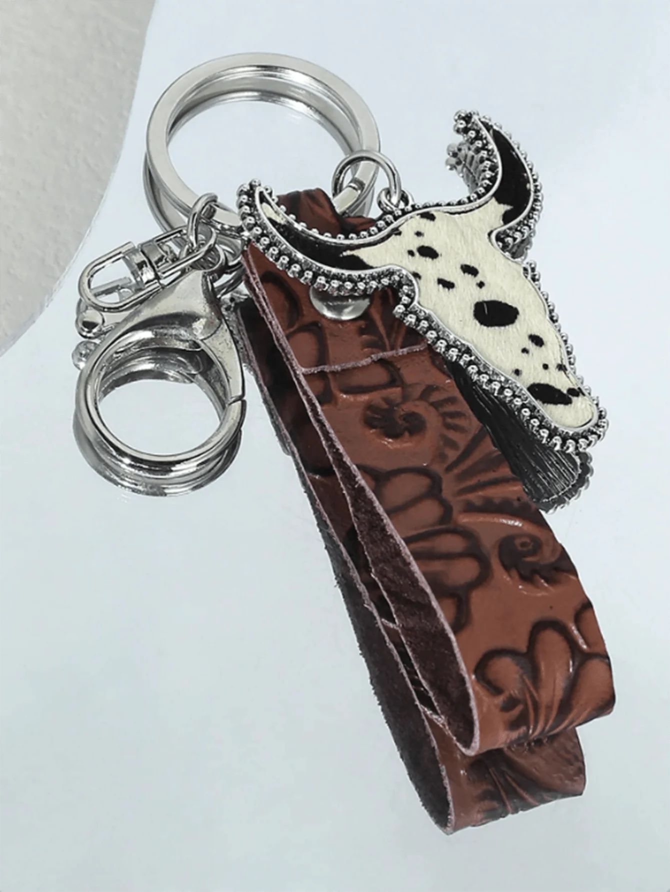 

Винтажный кожаный брелок с тиснением в виде головы коровы для автомобиля, сумки, рюкзака - готический стиль Y2K, подарок на Хэллоуин или для учителя