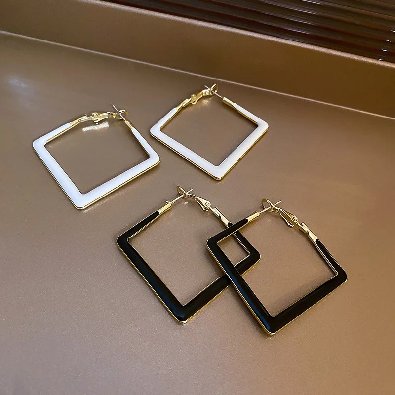 2024 New Simple Black White Enamel Geometric Rhombus Hoop Earrings for Women Fashion Statement Square Earings