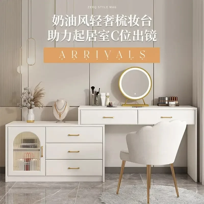 The bedroom is modern and simple, multi-functional and retractable, with integrated tail cabinet and chest