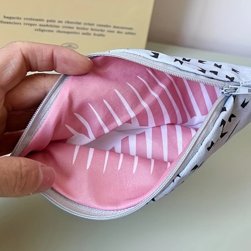 

Fish Shape Novelty Pencil Case Fish Pen Bag Fish Coin Purse Funny Pencil Pouch With Simulated Fishbone Lining,Birthday Gift