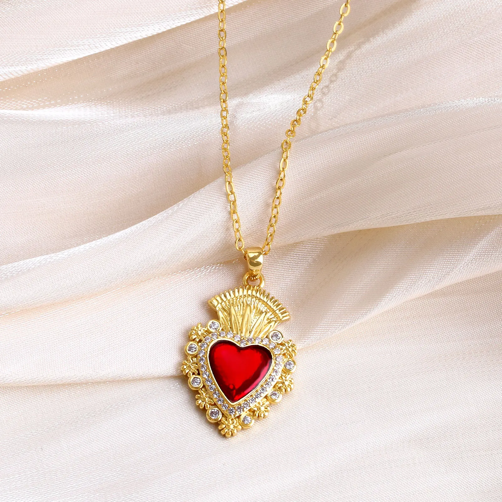 Copper Plated Genuine Gold Series Jewelry Necklaces Heart Shaped Pendant Necklaces for Women Teacher Appreciation Gifts