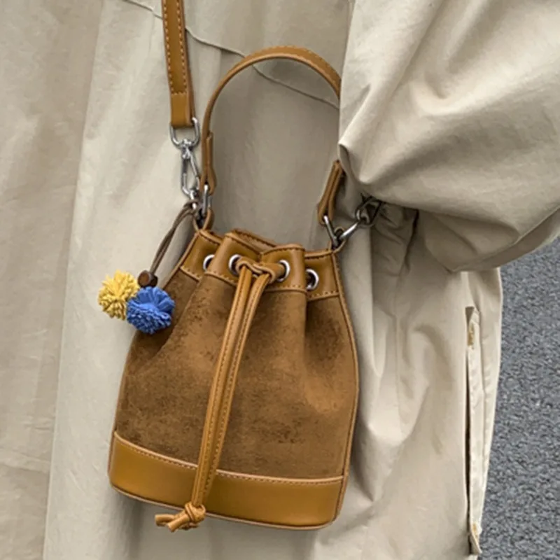 

Fashionable and Minimalist Color Blocking Bucket Bag for Women, New Single Shoulder Crossbody Bag, Casual Drawstring Handbag
