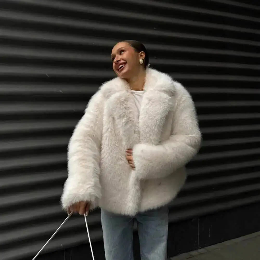 Warm Faux Winter Fur Coat White Suit Collar Fur Coat Fashionable Elegant lady Fur Coat for Women