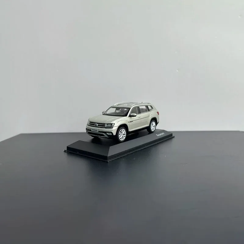 1:43 Scale TERAMONT Alloy Car Model Collection Ornaments