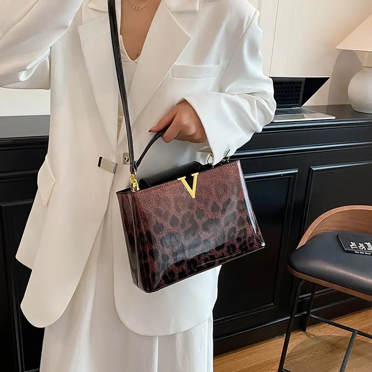 Classic Designer Simple Diaper Bags For Ladies Stylish Vintage Shoulder Bag Large Capacity Tote Bag Trendy Elegant Solid Color