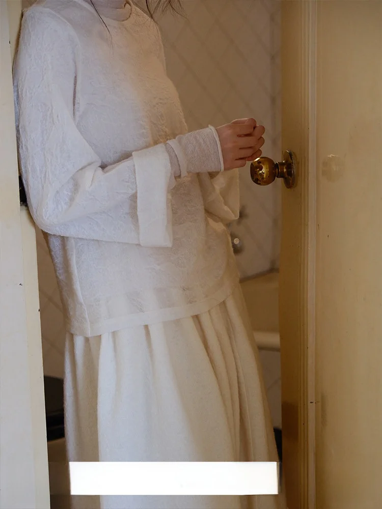 

Spring New Women's Knitted Woolen Sweater Textured Sensation Cover up Embroidered Knitwear Long Sve Overhead Pure Color