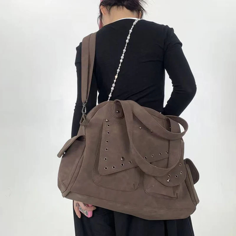 حقائب بوسطن كورية عتيقة كبيرة السعة للنساء حقائب يد ومحافظ فاخرة بتصميم 2026 جديدة من مادة البولي يوريثان مزخرفة بمسامير ومقبض علوي وجيوب متعددة تحت الإبط حقيبة كتف جودة عالية ًالشحن مجانا وصول الشحن السريع #3