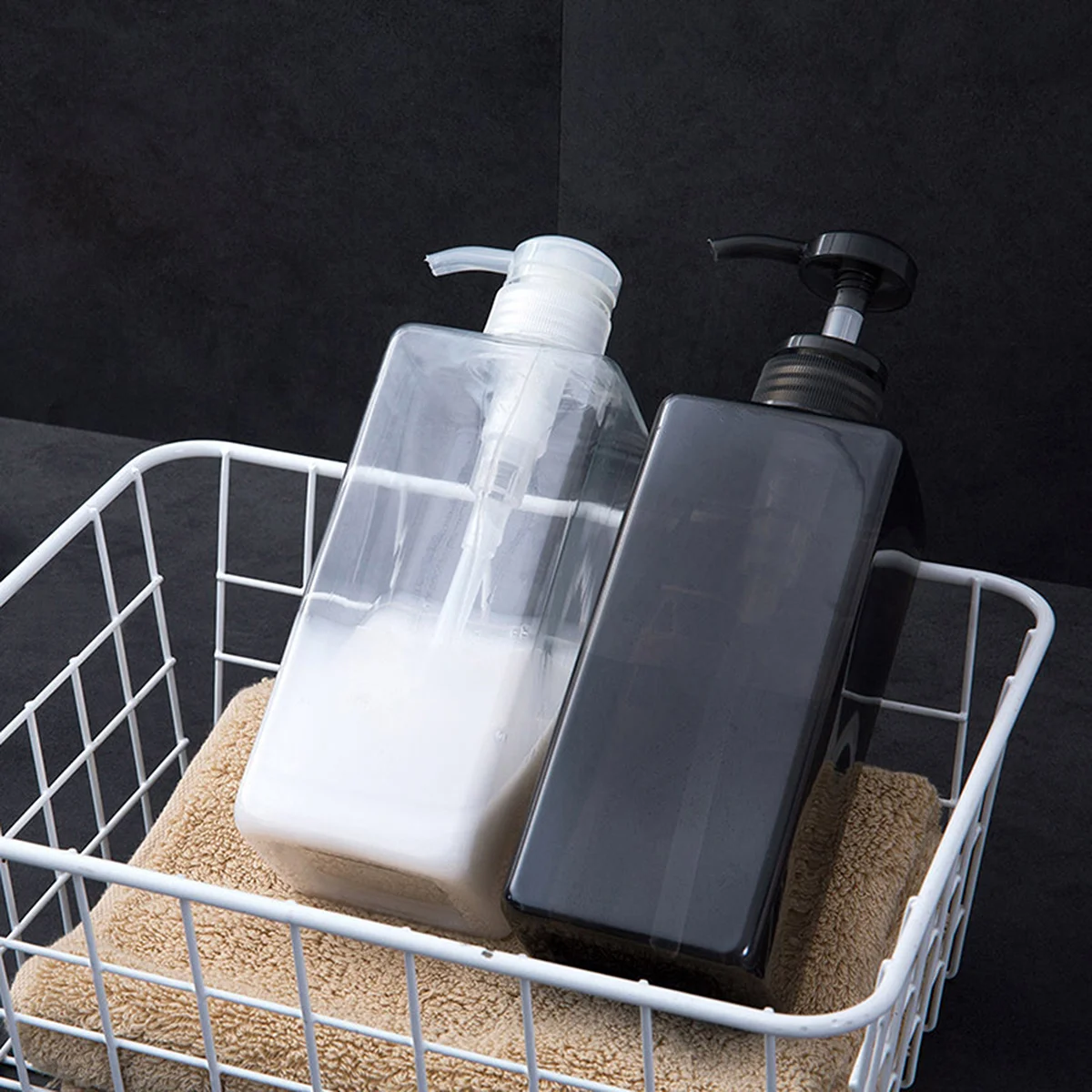 

2Pcs Plastic Pump Bottles Refillable Lotion Containers Transparent Large Capacity for Shampoo Conditioner Liquid Soap Home