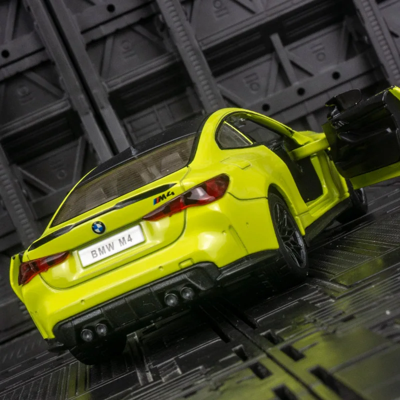 1:32 BMW M4 G82 合金スーパースポーツカーモデル子供用音響光学プルバックドア開閉可能おもちゃ豊富なディテール細かい仕上がり