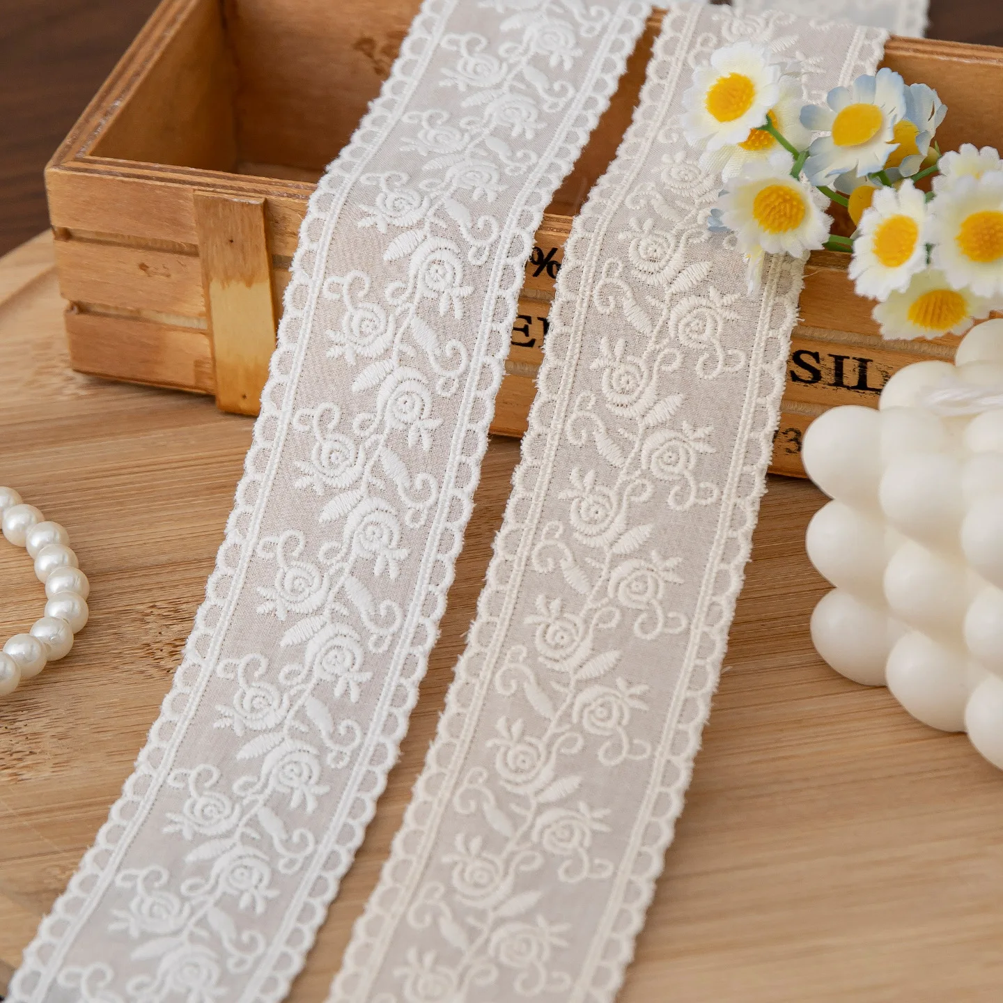 4.3cm Wide White & Beige Vintage Double-Sided Symmetric Cotton Thread Water Soluble Embroidery Cotton Lace, Sold Per Yard