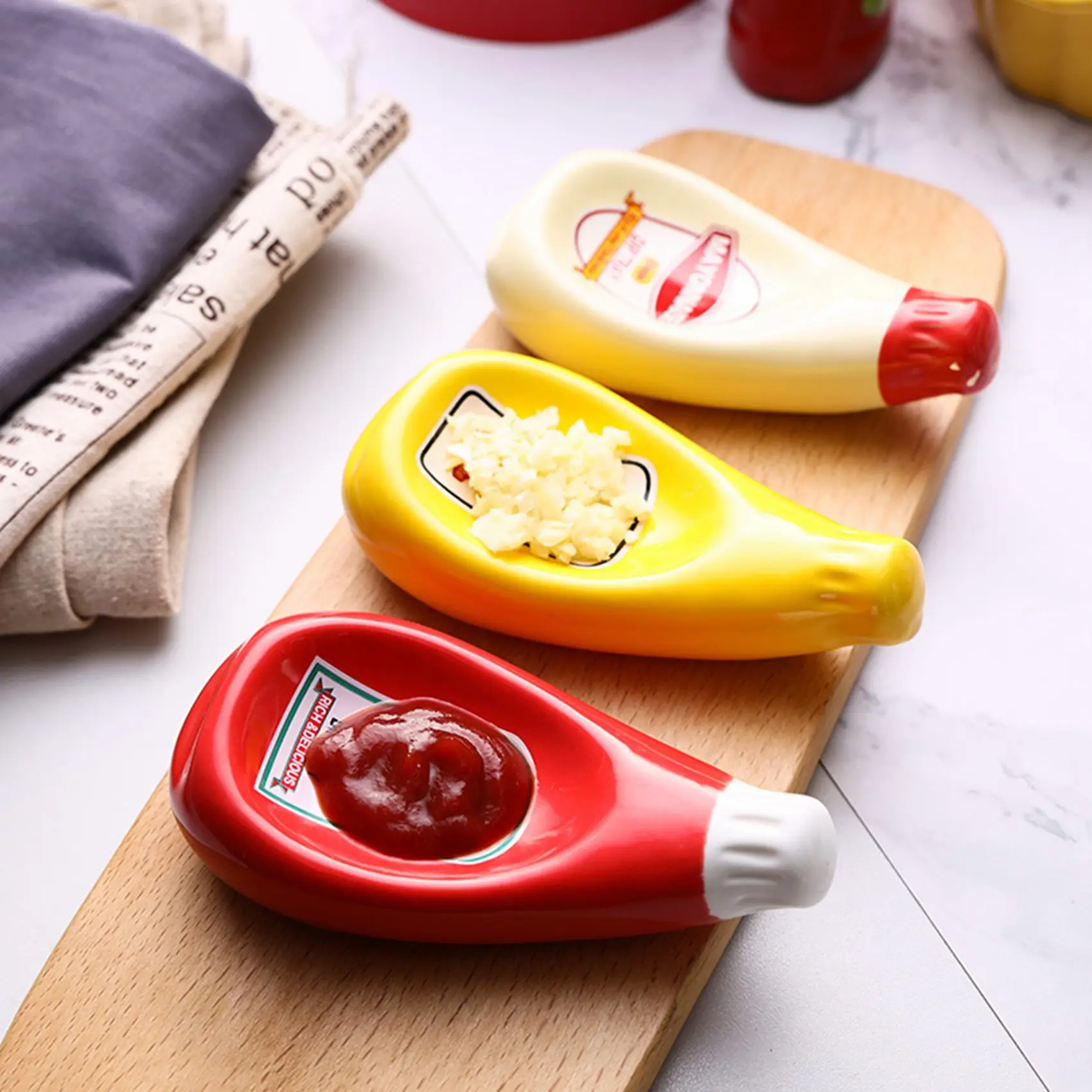 3 Pcs Ceramic Extruded Tomato Sauce Bottle Shape Dish Soy Sauce Plate Ketchup Mayonnaise Mustard Seasoning Dish - L