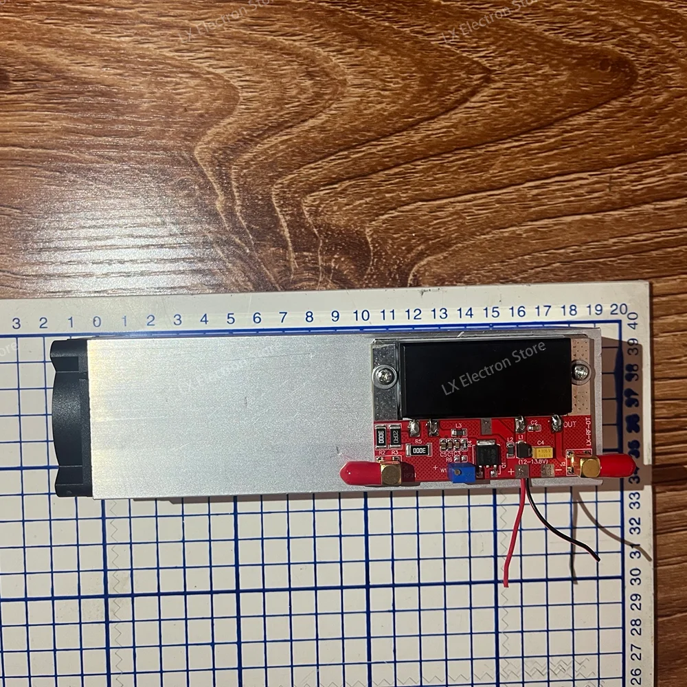 

1pcs SMA Adjustable RF Power Amplifier Module. 12.5V DC, 350-512MHz, 28W output, 300mW input, 50‑ohm impedance. Simple DIY