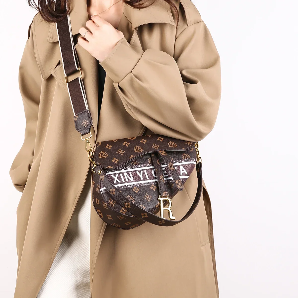 

Fashion-Forward Messenger Bag For Women - Elegant Commuter Purse With Parisian Flair & Large Storage Capacity