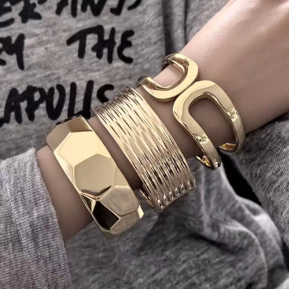 Fashionable minimalist wide version exaggerated women's bracelet  high-end feel light luxu 2026ry jewelry party new