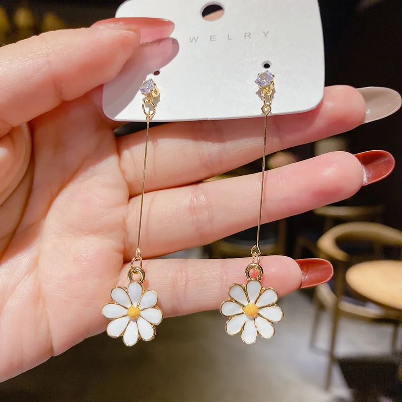 Delicacy Gold Color White Daisy Sunflower Drop Earring for Women Long Dangle Simple Everyday Holiday Gift Her Bridesmaid Jewelry