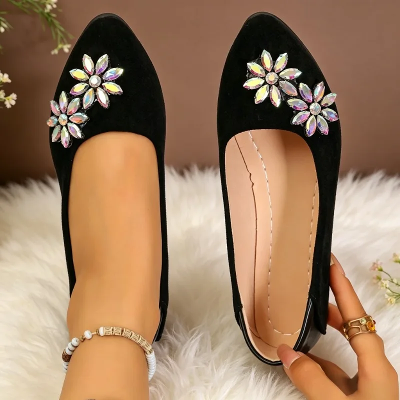 Hot Selling Women's Shoes Elegant Black Embroidered Bead Comfortable Soft Sole Flat Shoes Large Size 35-43 Single Shoes