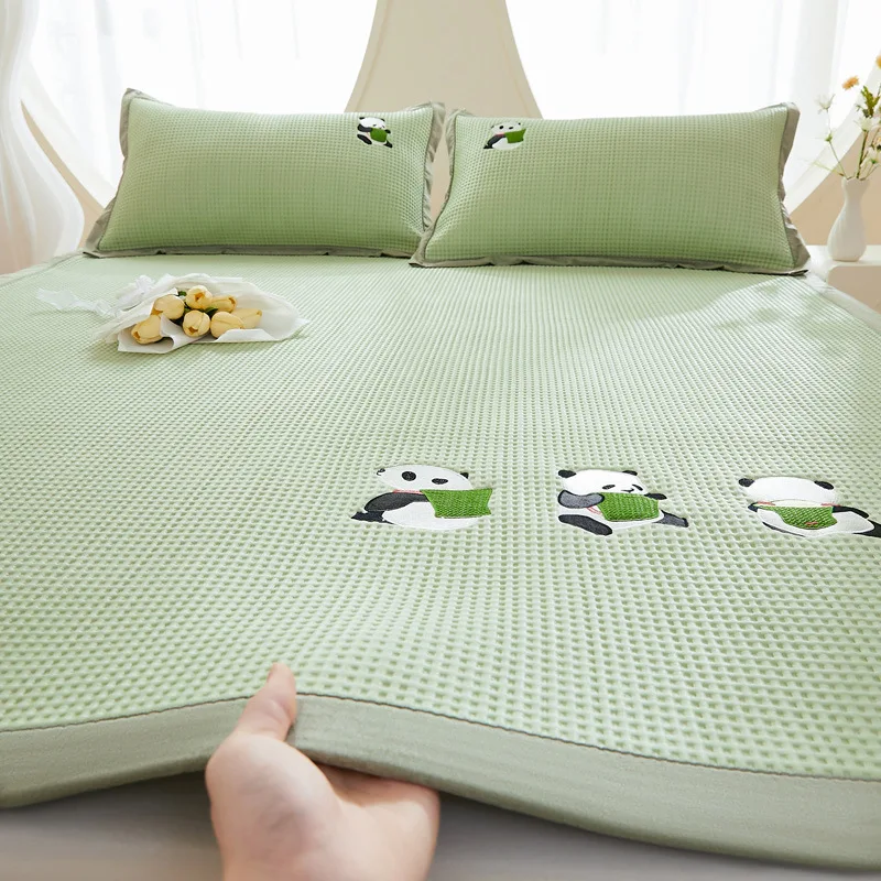 

Customizable summer air-conditioning seat Class A cool waffle embroidered bed seat three-piece set