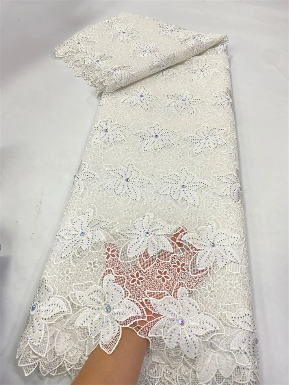 

Роскошная белая кружевная ткань высокого качества 2026 5-ярдовая ткань распродажа, нигерийская гипюровая отделка в рулоне, африканская кружевная ткань для свадьбы Hm255-1