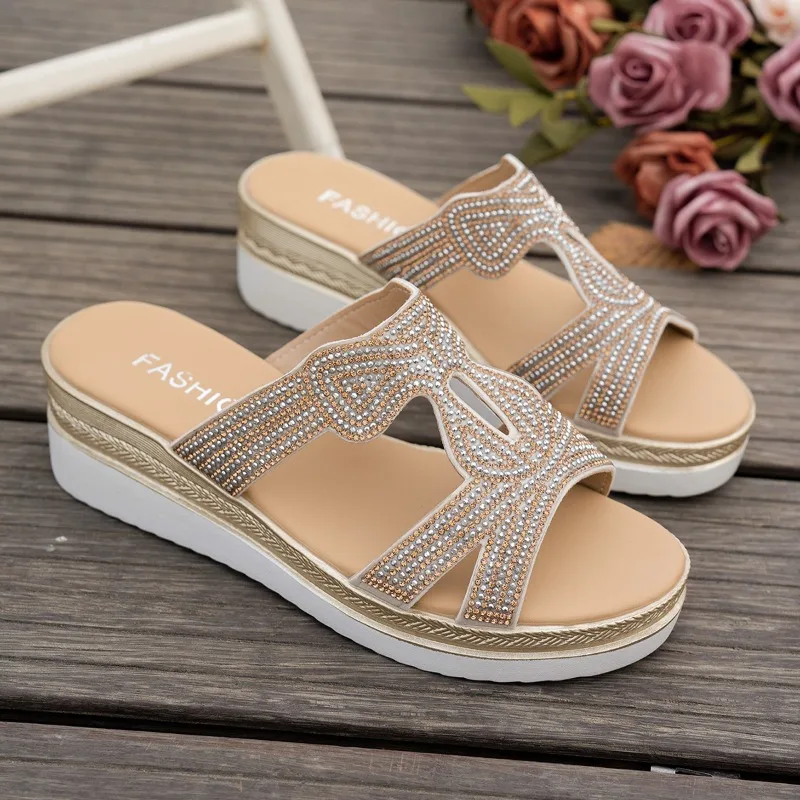 

Women Platform Slippers Fashion Rhinestone Wedge Slippers 2025Summer New Casual Slippers for Women Outdoor Non Slip Beach Slides