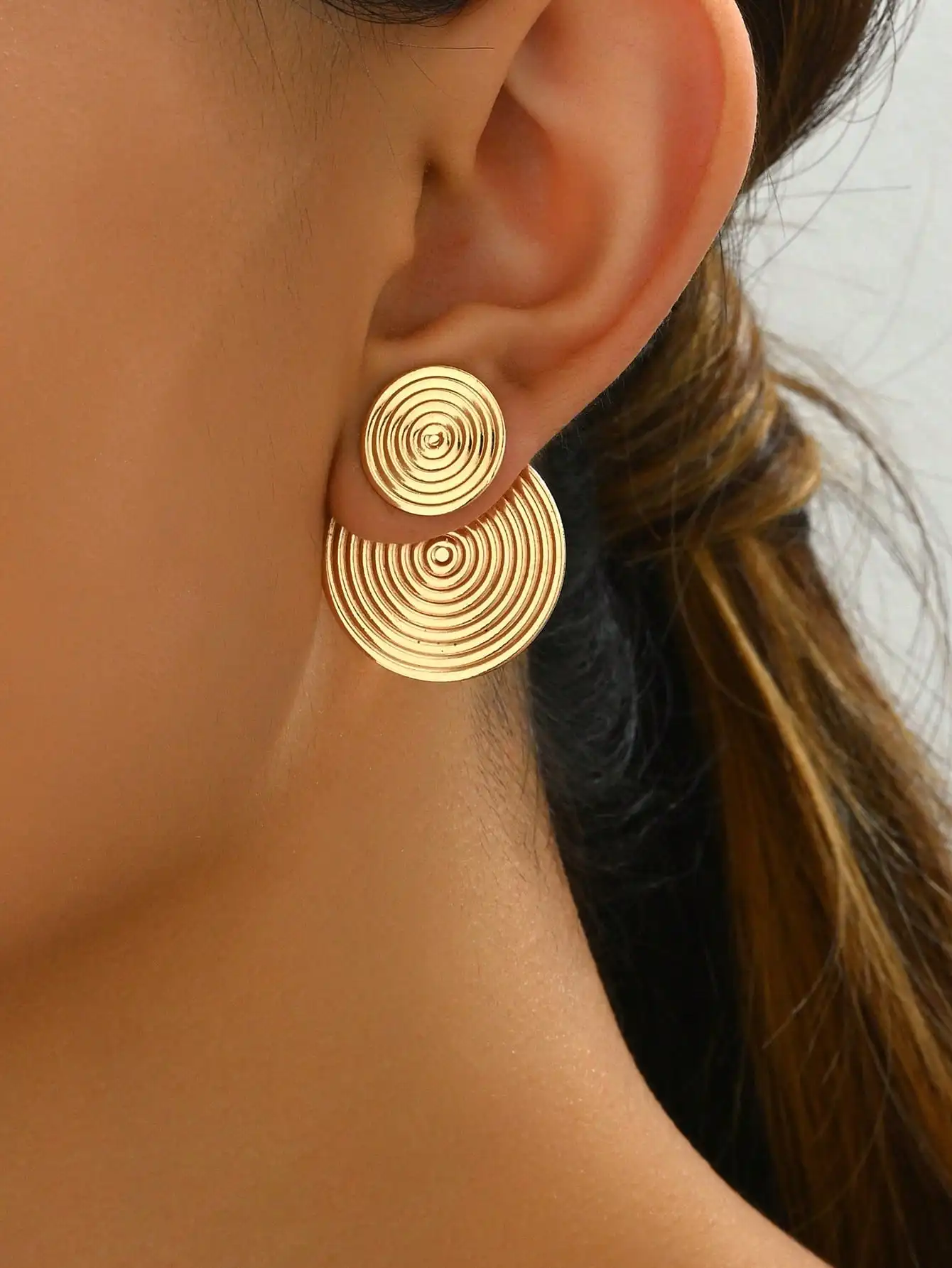 

Gold Spiral Geometric Stud Earrings for Everyday Wear, Minimalist Fashion Jewelry