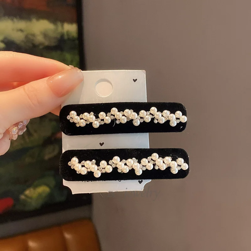 

Autumn and Winter New Elegant High-End Pearl Rhinestone Velvet Hair ClipBBSimple and Elegant Side Hair Clip for Broken Hair