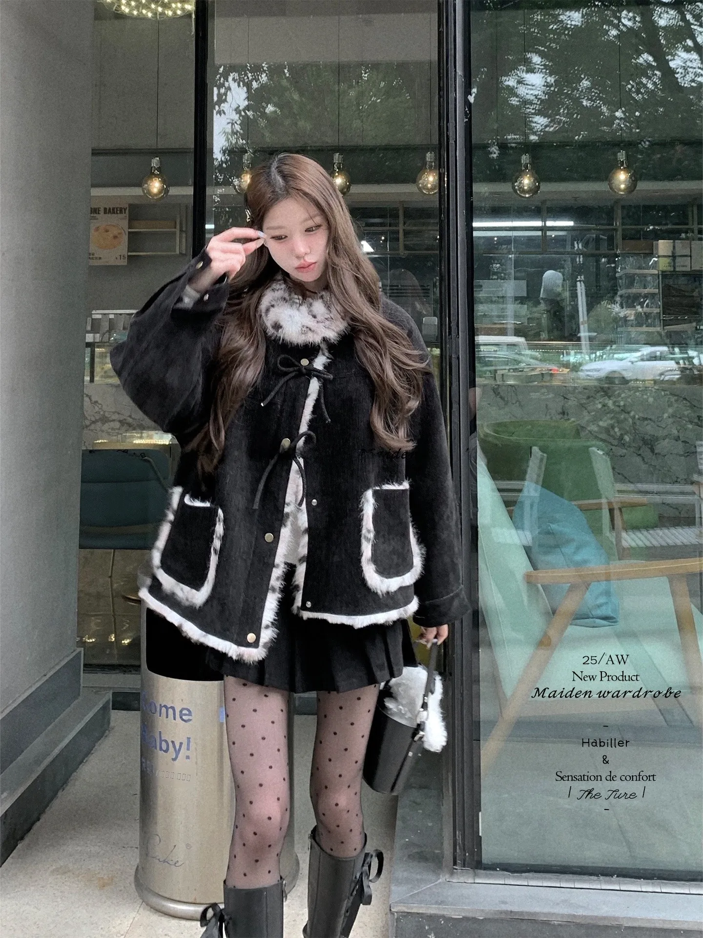 Zimowy, ocieplany płaszcz damski 2025 z ekologicznej skóry zintegrowanej z futrem, z nadrukiem w panterkę, damska kurtka w stylu college.