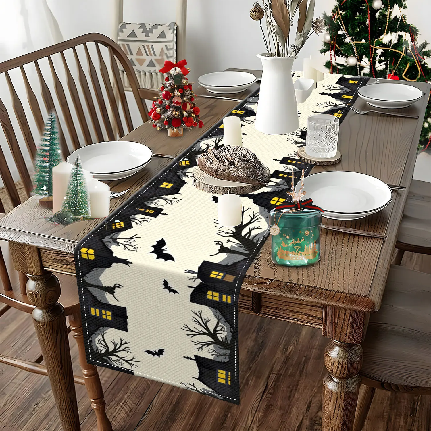 قطعة واحدة من مفرش طاولة تحت عنوان قلعة الساحرة للهالوين، يظهر قلعة وأشجار ذابلة وخفافيش، مناسب لحفلات العطلات والديكورات على الطراز الداكن