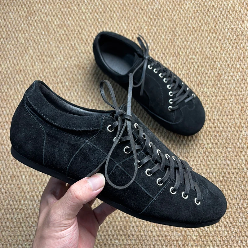

Casual Retro Thin Bottom Training Shoes Outdoor Sports Leather Shoes for Men Simple Style Football Shoes Vintage Trendy