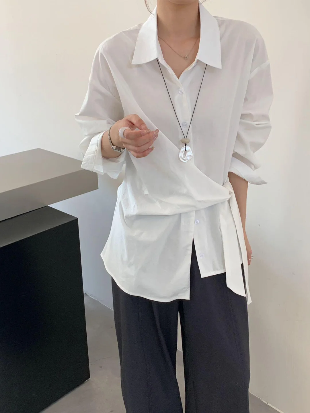 

Fashionable Korean Style Long Sleeve Shirt Women's Spring 2026 New Design Slimming Tie Waist Top Commute Style Polyester Fiber