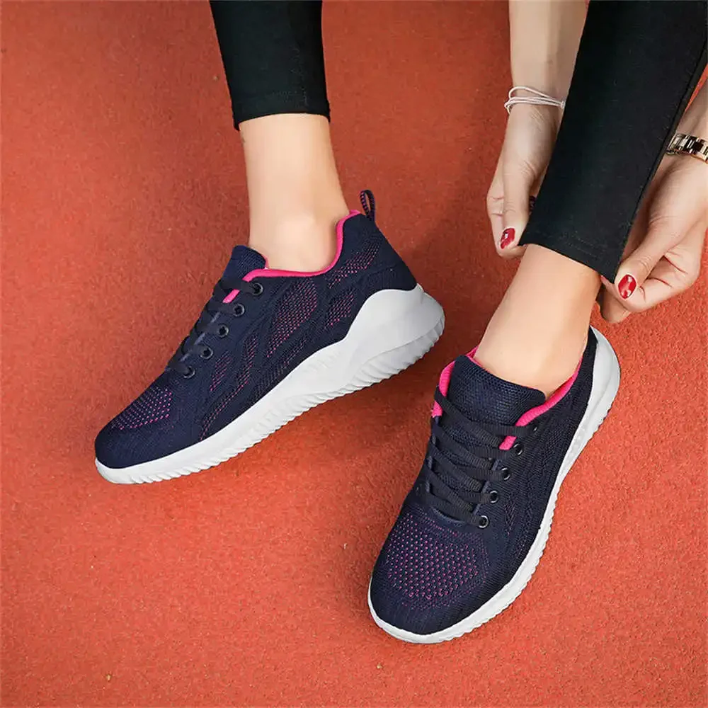 Scarpe Super leggere di grandi dimensioni scarpe da ginnastica da Tennis alla moda da donna vulcanizzate larghe da donna 2024 uscite sportive bianche