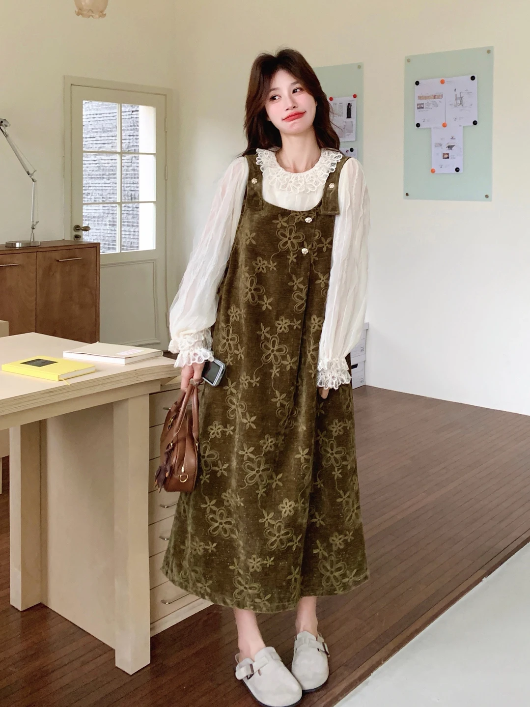 

Retro Embroidered Floral Lace Shirt Vest Set Women's Sweet Stylish Spring Autumn New Style Two-Piece Suit Casual Fashion