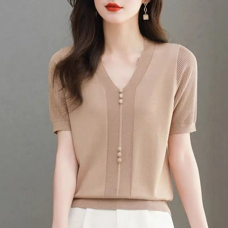 

Женская футболка из ледяного шелка с v-образным вырезом и короткими рукавами, новинка 2025, летний свободный тонкий короткий свитер в стиле мамы, тонкий топ