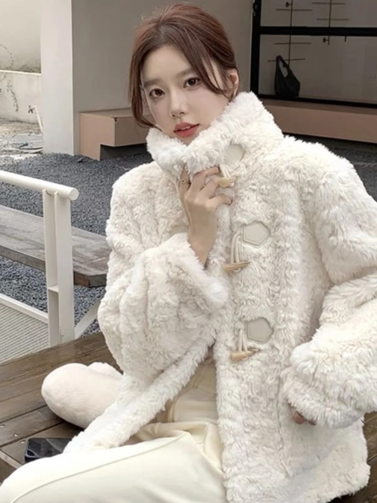 Soft Thickened Lamb Fur Jacket Women Winter Loose Style Short Outerwear Warm Commute Wind Resistant Rabbit Proof Student Fashion