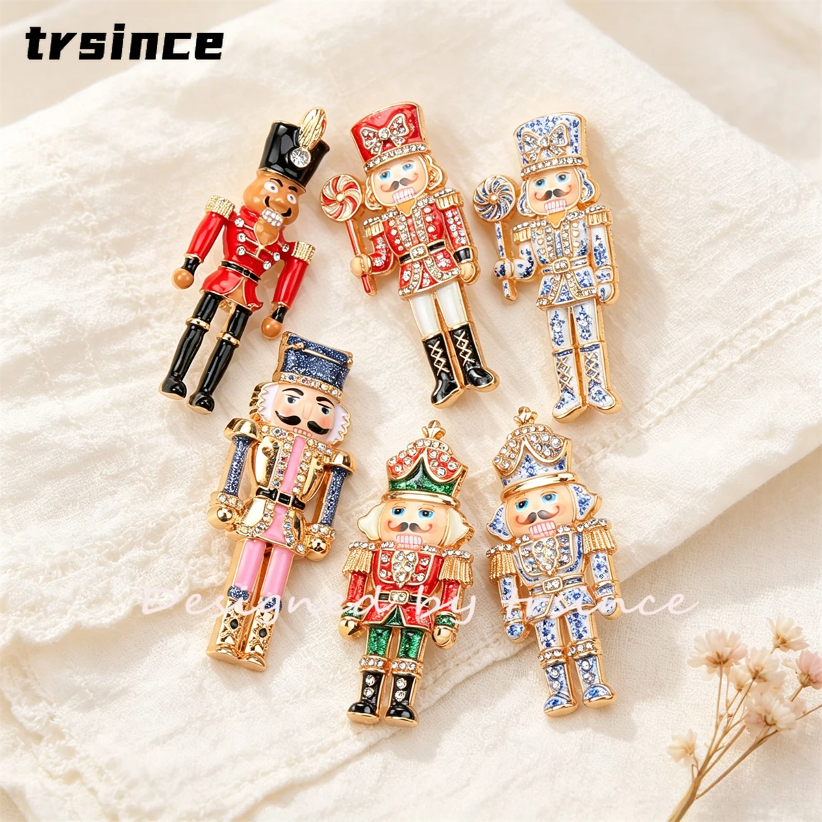 Vintage Weihnachts-Nussknacker-Brosche Bunter Strass Britischer Soldat Anstecknadel Winter-Feiertags-Party-Schmuck Geschenk für Frauen
