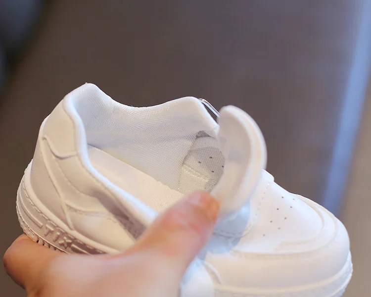 2026 Herbst Kinder-Sneaker Jungen Freizeitschuhe Leder Flache Schüler-Gehschuhe Rutschfeste Mädchen Leichte Sportschuhe – Detail 23