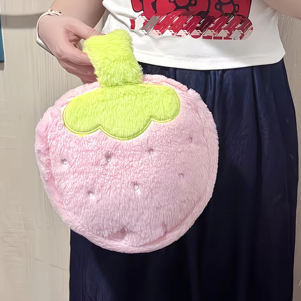 Erdbeerförmige Plüsch-Clutch mit großem Fassungsvermögen, Make-up-Tasche mit großem Fassungsvermögen, süße Aufbewahrungstasche, Aufbewahrung für Toilettenartikel, Aufbewahrung für Hautpflegeprodukte, tragbare Make-up-T – Detail 6
