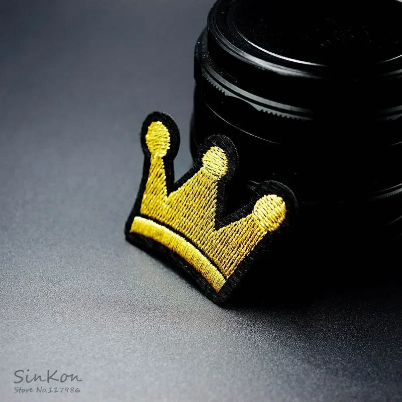 CROWN Size:3.5x4.7cm Iron On Patch Sewing On Embroidered Applique Fabric for Jacket Badge Clothes Stickers