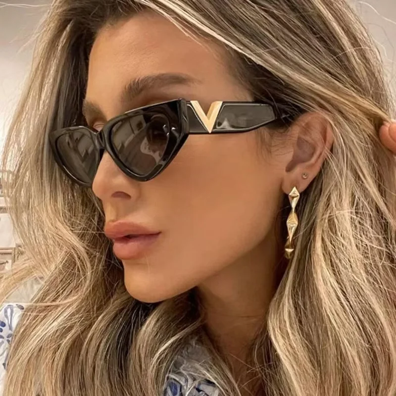Modedesign V Dreieck Cat Eye Sonnenbrille Neuer Stil Sonnenbrille Catwalk Sonnenbrille mit kleinem Rahmen