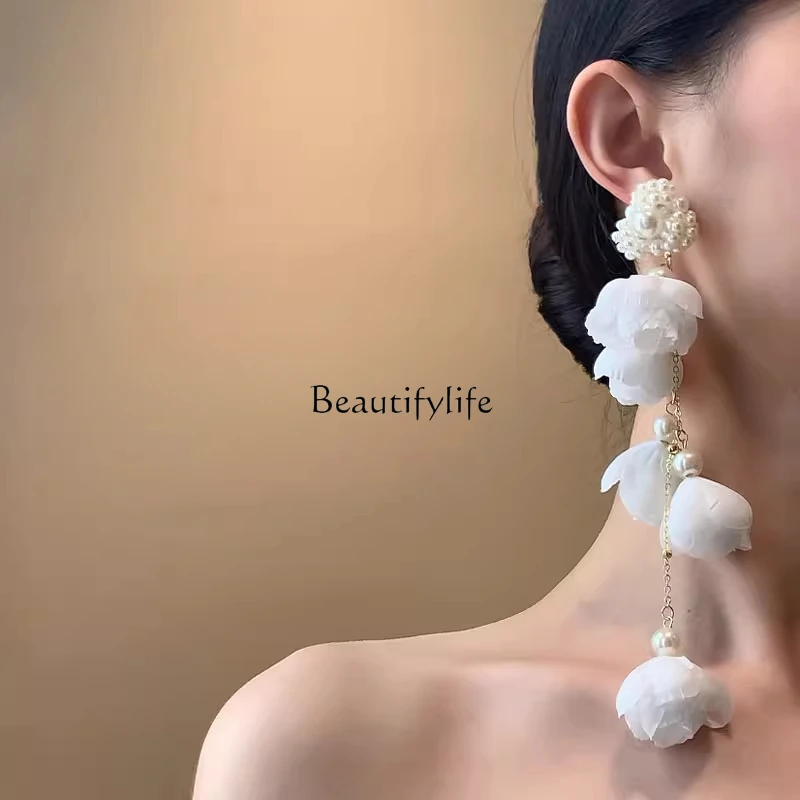 

Super fairy three-dimensional rose flower pearl exaggerated personality atmosphere stud earrings