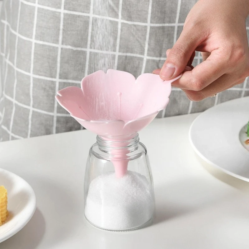 1Pcs Flower Shape Liquid Funnels Cherry Blossom Style Funnels Home Olive Oil Condiments Liquid Powder Dispenser Kitchen