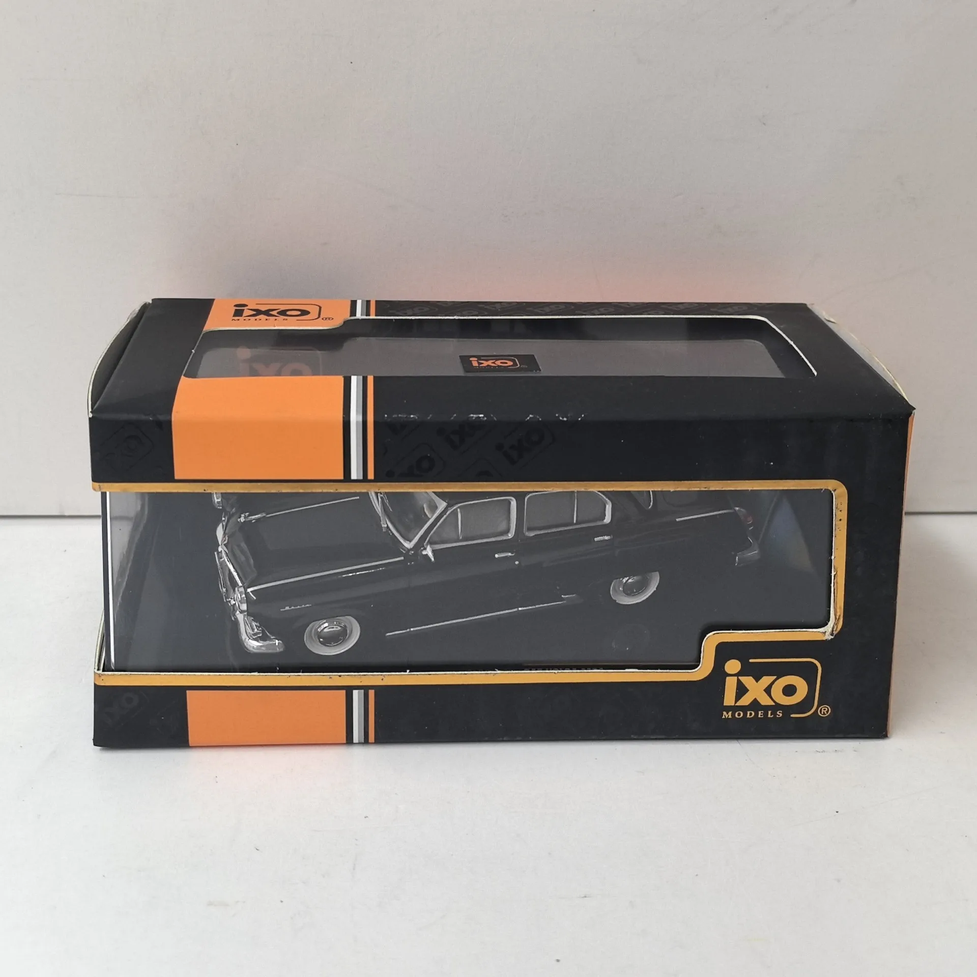 

Diecast IXO 1/43 Scale GAZ VOLGA M21 1960 Volga Alloy Car Model Collectible Toy Gift Souvenir Display Ornament