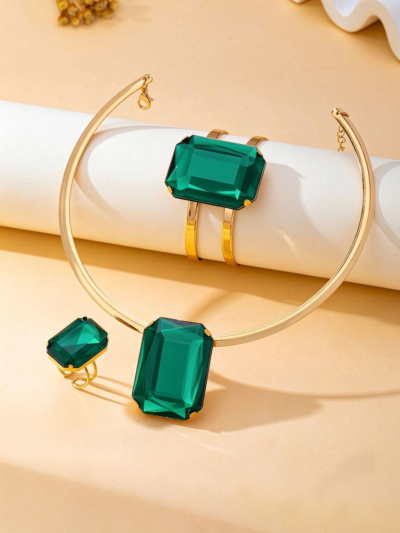 Women's Rectangular Large Emerald Jewelry Set, Gold-Plated Open Choker Necklace, Ring, and Bracelet Three-Piece Set, Exaggerated Accessories for Banquets and Parties