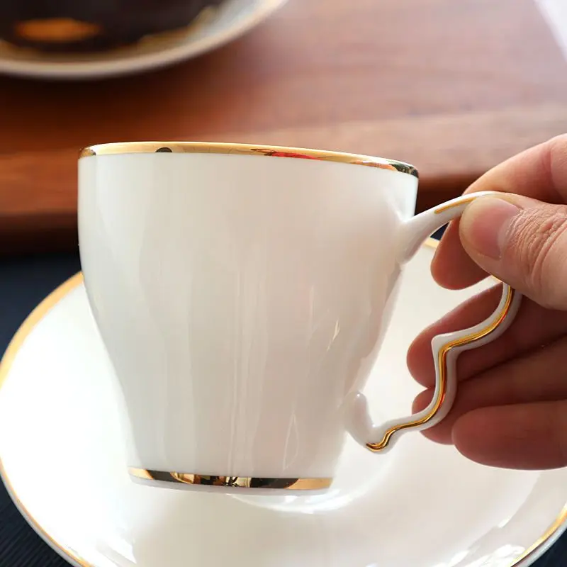 Gold Painted Coffee Cup Set Ceramic European Bone Porcelain Coffee Mug with Saucer Luxury Outline In Gold Tea Cup with Plate