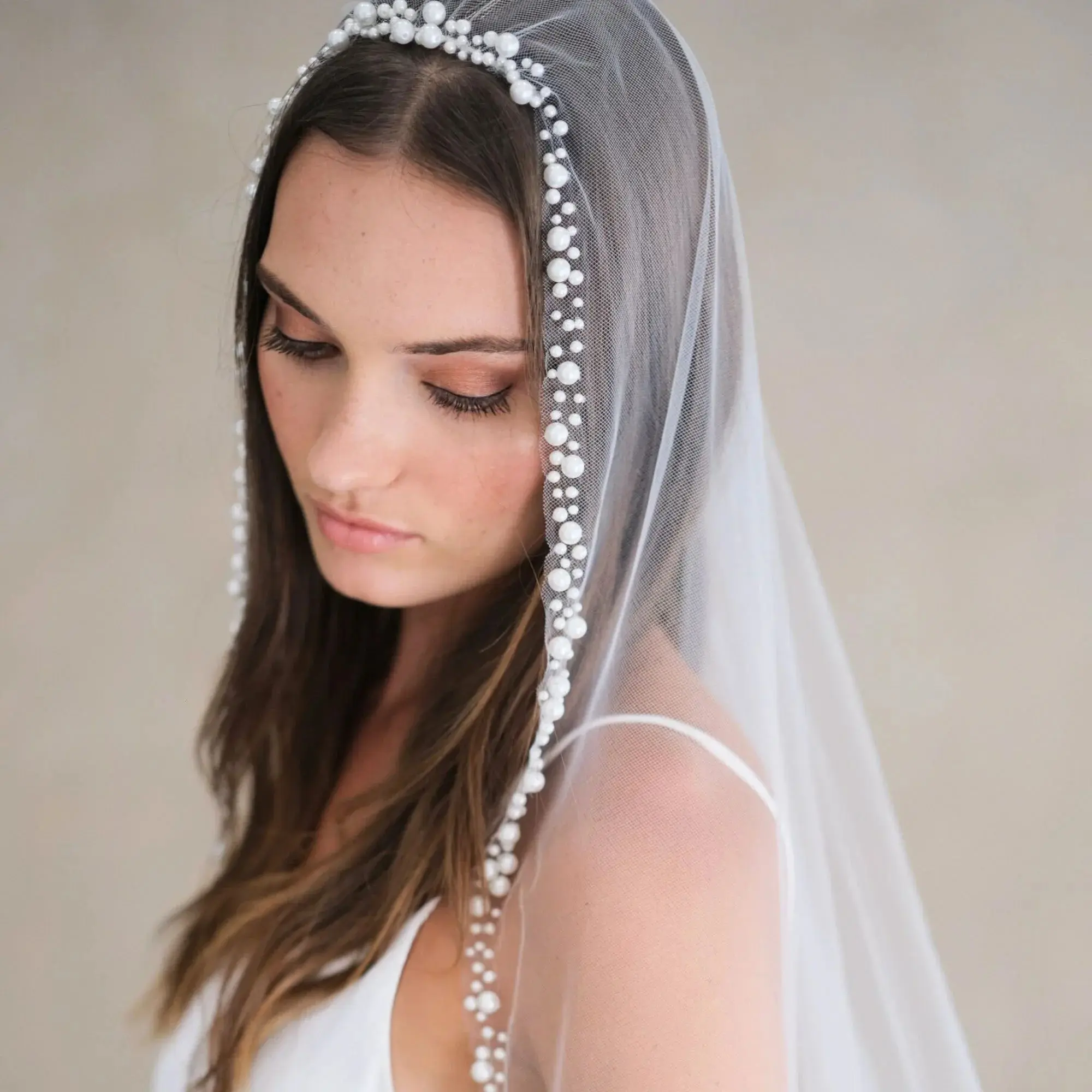 

Красивая свадебная фата из тюля длиной 1 м, украшенная жемчужной отделкой, свадебный головной убор, дополнит ваш образ в день свадьбы G149