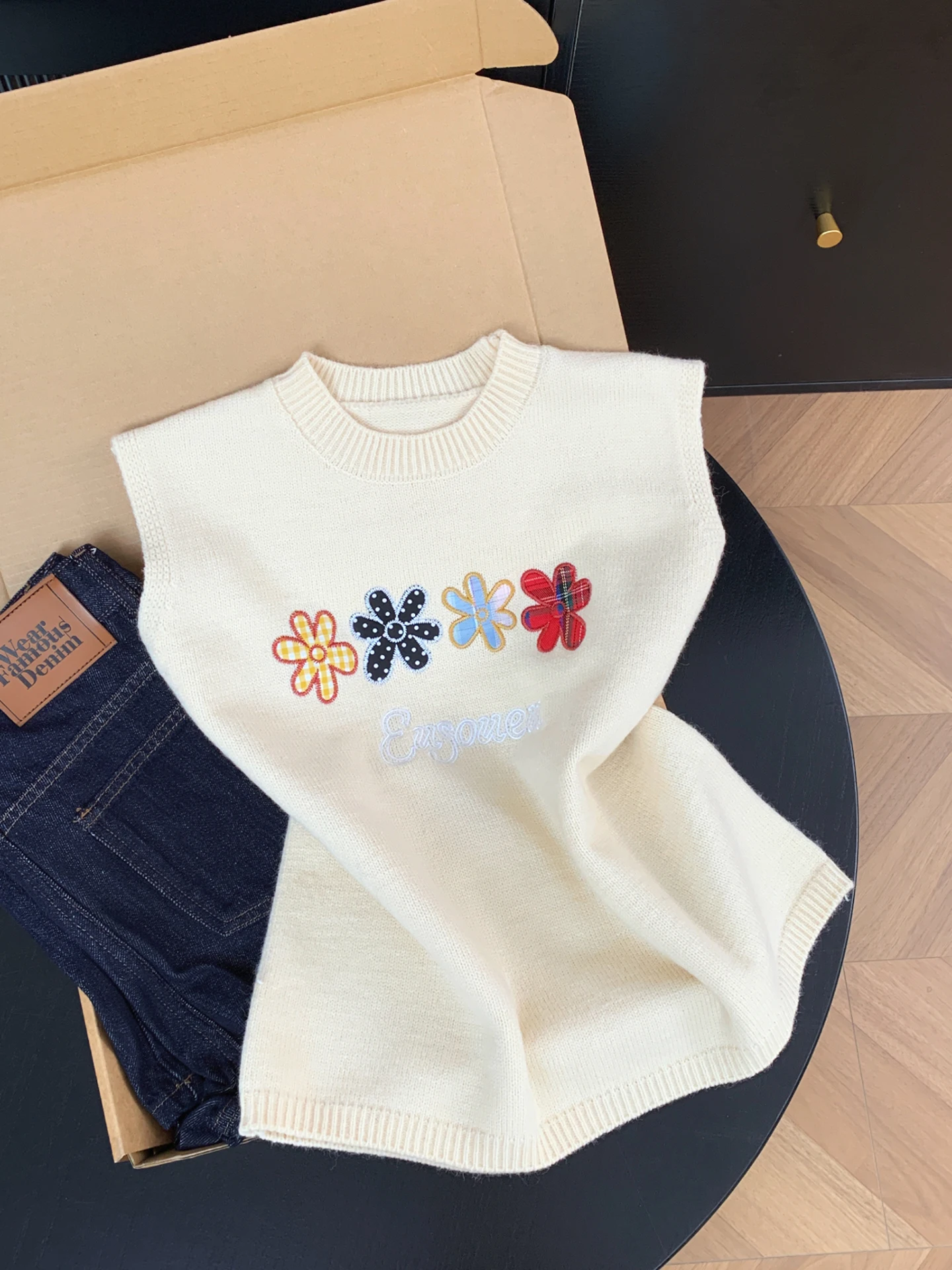 

Korean Sle Embroidered round Ne Svel Vest ort Length Women's Outerwear Faion Sensation Autumn Winter Top