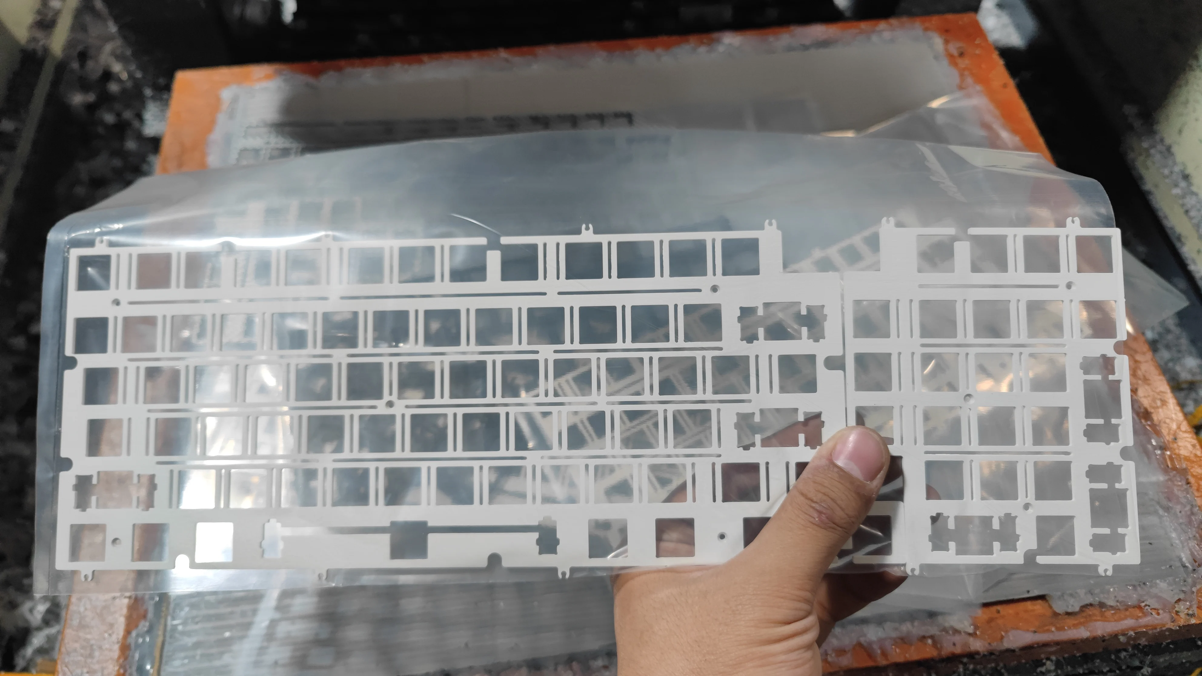 Keyverse infi100 keyboard plate PP POM FR4 Aluminum ( for plate-mounted stabilizer use )