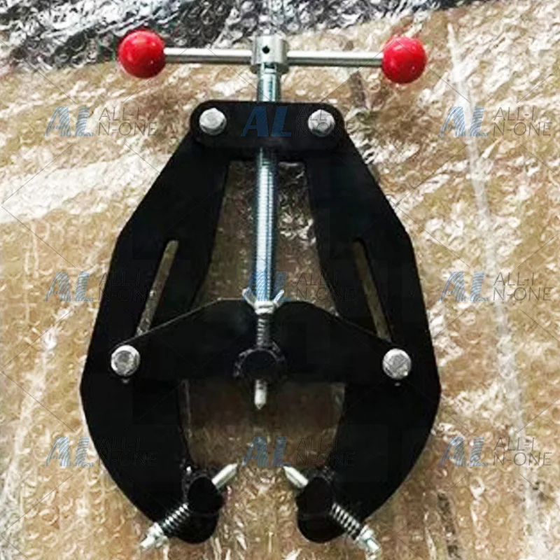 When welding pipe butt pliers, use clamped two-section pipe flat pipe welding pliers to weld strong clamps