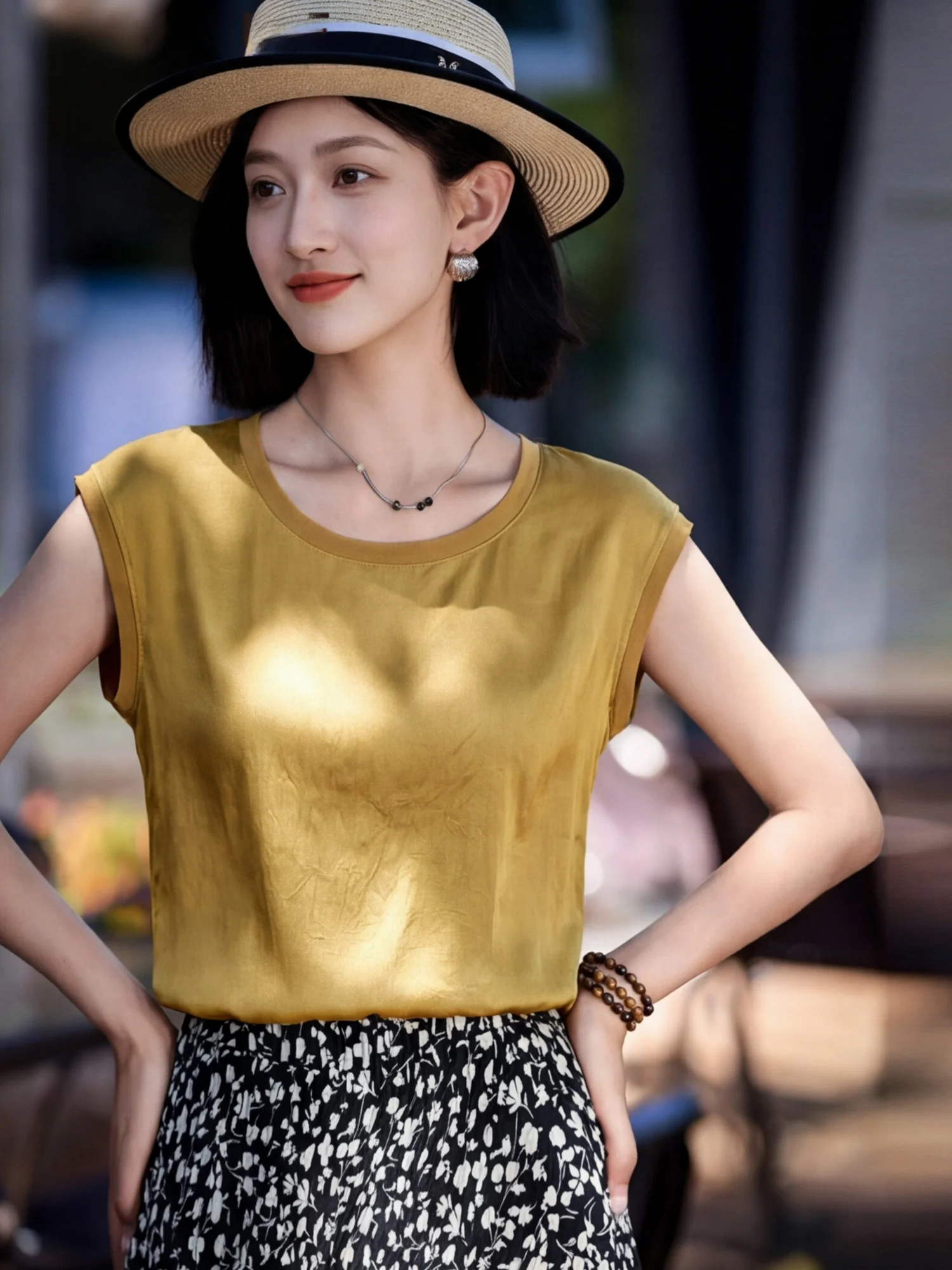 

Женский летний повседневный свободный топ Basic House Gold Satin Svel с круглым вырезом, универсальный крой, полиэстер