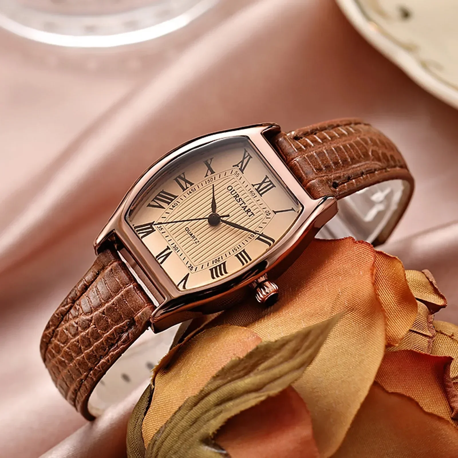 Retro Brown Women Watches Watch for Women Wristwatches Vintage Pointer Quartz Watch for Women Minimalist Roman Numeral Dial