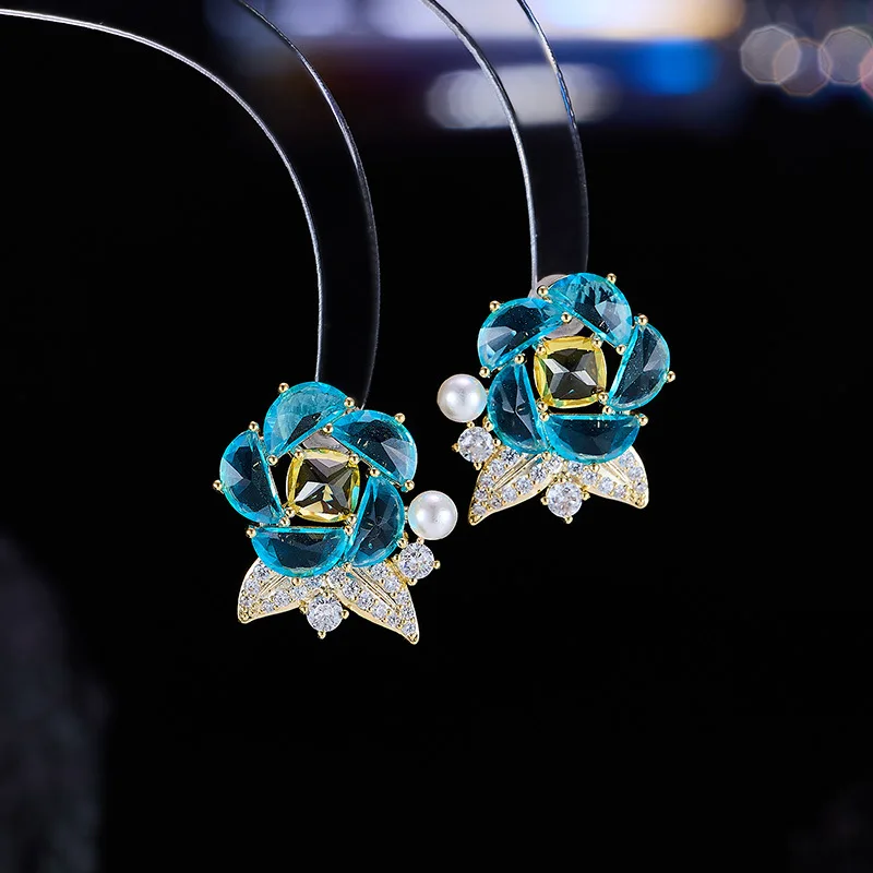 

Light Luxury Camellia Stud Earrings for Women Micro-Inlaid with Zirconium Sweet Fashion Jewelry Accessory LYA173